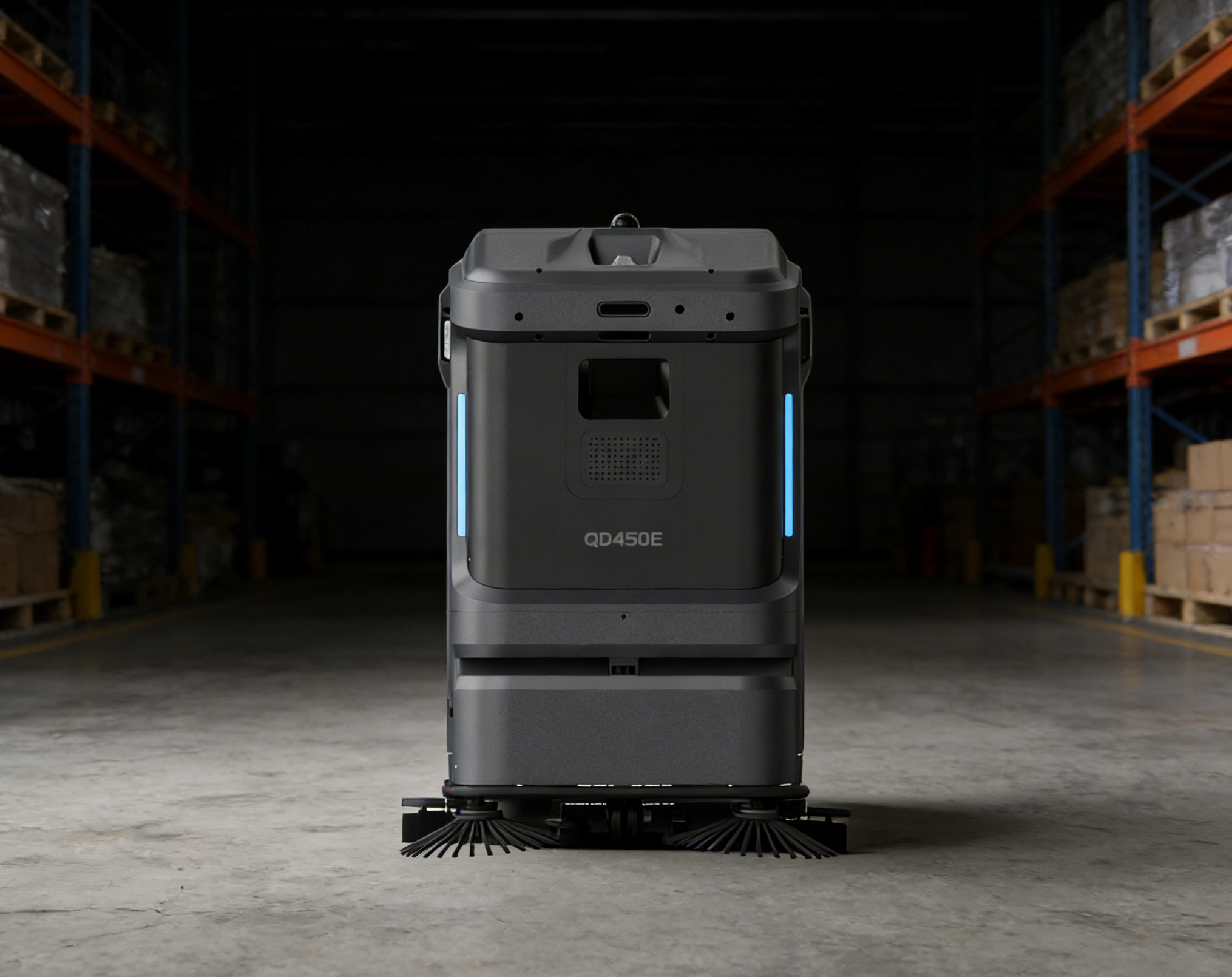 Robot sprzątający do wąskich przejść QD450E w hali przemysłowej