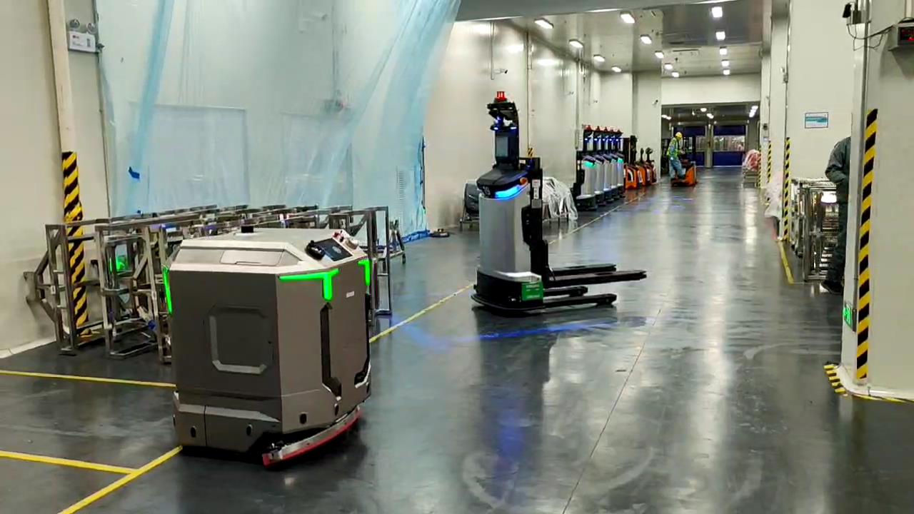 Branża nowej energetyki – rozwiązanie sprzątające z robotem SOCL